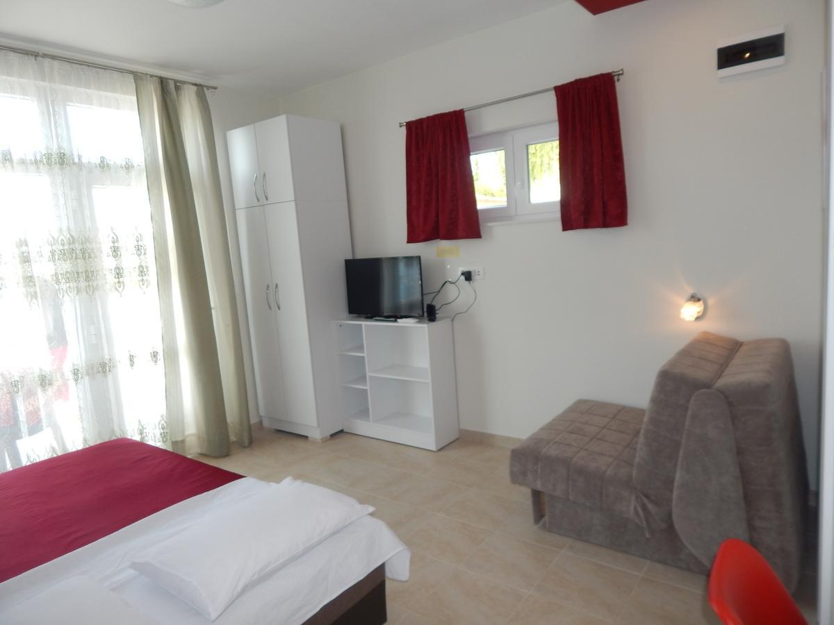 Vila Matej Ražanj Esterno foto